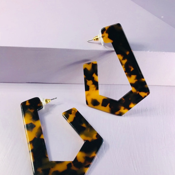 🆑 Large Flat Angled Hoop in Tortoise - Picture 4 of 5